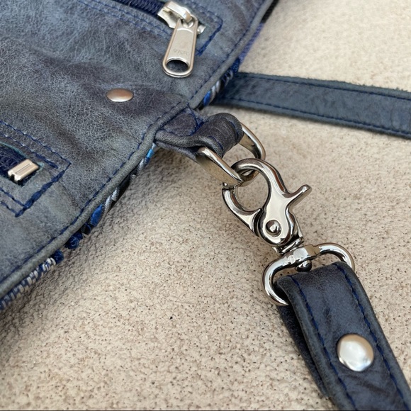 HASbags🇺🇸Reversible Leather/Fabric Flip Crossbody Bag - Picture 5 of 7